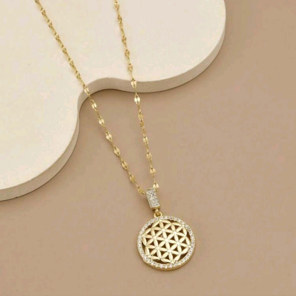 BRAND NEW ** Elegant Gold Pendant Necklace - Picture 2 of 3